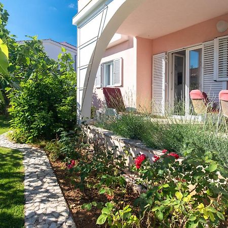 Apartment Lavanda With Beautiful Garden Krk Town Exterior photo