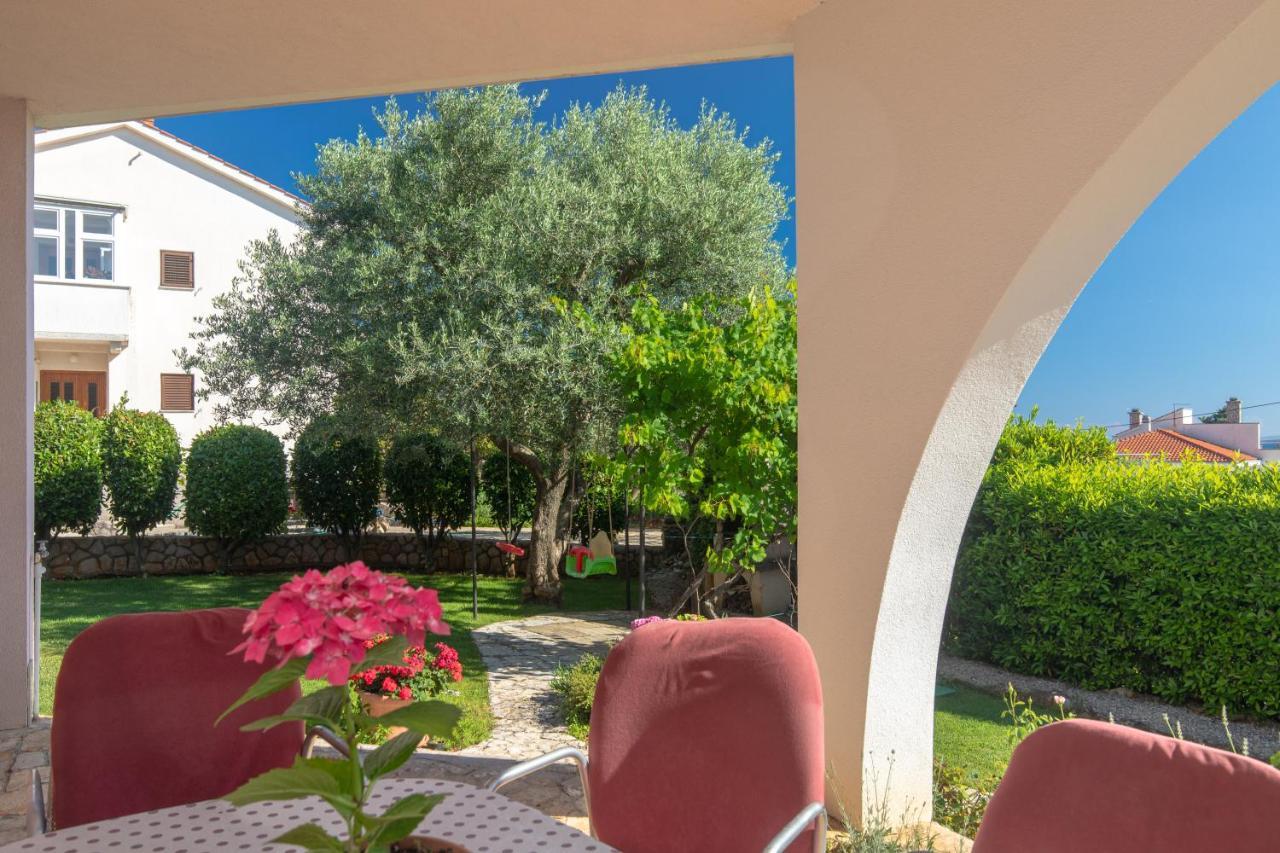 Apartment Lavanda With Beautiful Garden Krk Town Exterior photo